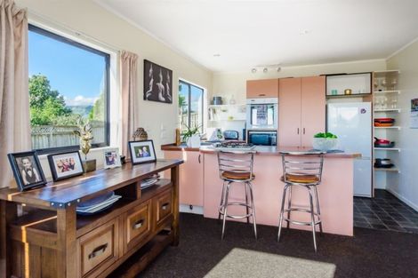 Photo of property in 13 Trig Hill Terrace, Waikanae Beach, Waikanae, 5036