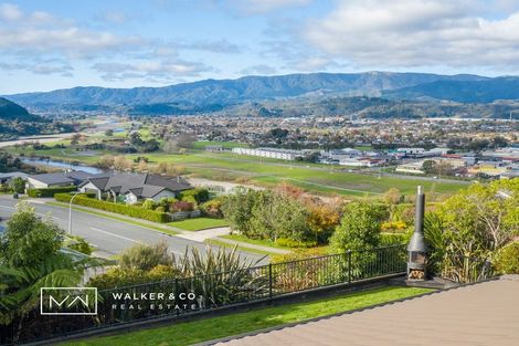 Photo of property in 22 James Nairn Grove, Riverstone Terraces, Upper Hutt, 5018