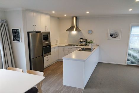 Photo of property in 92 Sunstone Crescent, Timberlea, Upper Hutt, 5018