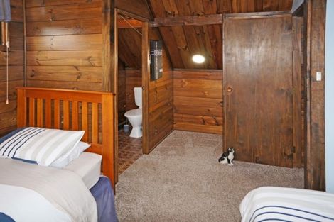 Photo of property in 77 Cedar Drive, Kelvin Heights, Queenstown, 9300