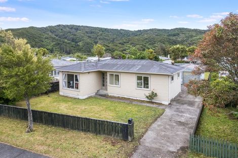 Photo of property in 76 Peel Place, Wainuiomata, Lower Hutt, 5014