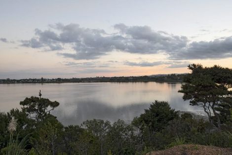 Photo of property in 34 Merewhira Road, Paremoremo, Albany, 0793