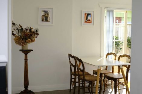 Photo of property in 339c Devon Street West, New Plymouth, 4310