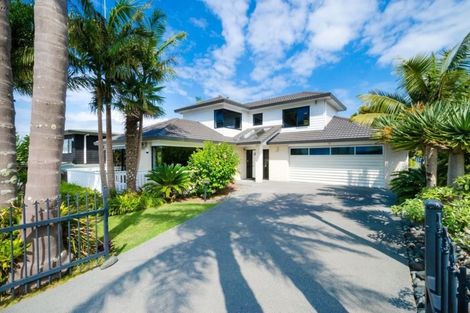 Photo of property in 7 Oakpark Place, West Harbour, Auckland, 0618