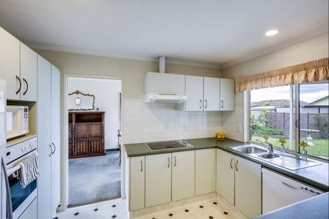 Photo of property in 19 Addington Place, Taradale, Napier, 4112