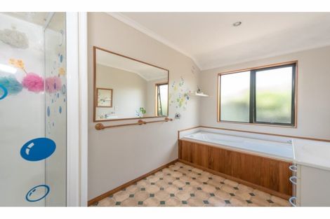 Photo of property in 12 Antrim Place, Nawton, Hamilton, 3200