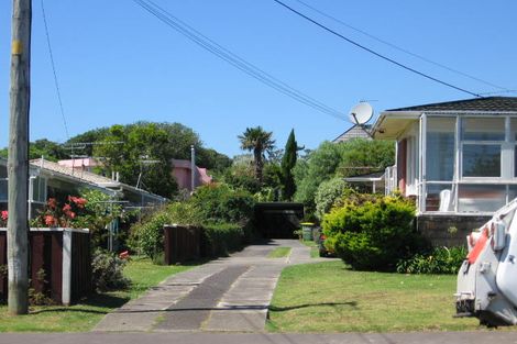 Photo of property in 2/16 Shakespeare Road, Milford, Auckland, 0620