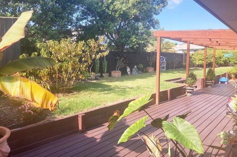 Photo of property in 2 Cesari Place, West Harbour, Auckland, 0618