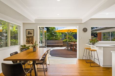 Photo of property in 18 Meadway, Sunnyhills, Auckland, 2010