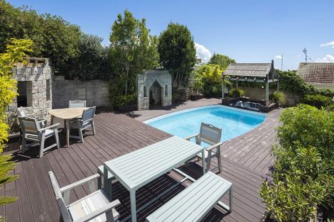 Photo of property in 25 Prince Regent Drive, Half Moon Bay, Auckland, 2012