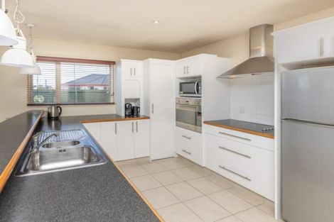 Photo of property in 10 Harrys Way, Redwood, Christchurch, 8051