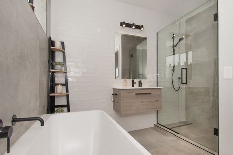 Photo of property in 2 Romeo Place, Whitianga, 3510