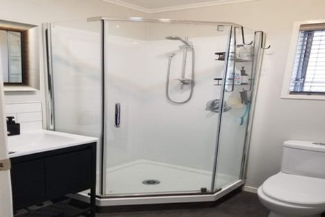 Photo of property in 1/2 Palm Court Drive, Glen Eden, Auckland, 0602