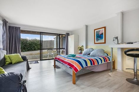 Photo of property in 19 Seaview Road, Cable Bay, 0420