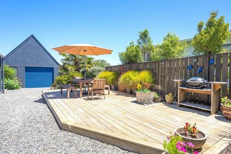 Photo of property in 29 Eruini Street, Waikanae Beach, Waikanae, 5036