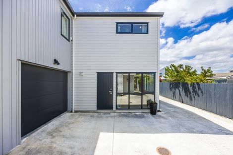 Photo of property in 27c Megan Avenue, Pakuranga Heights, Auckland, 2010
