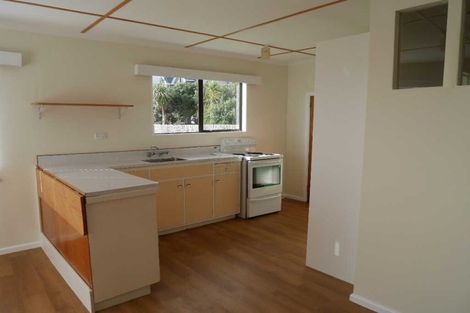 Photo of property in 13 Reeves Street, Waikanae Beach, Waikanae, 5036