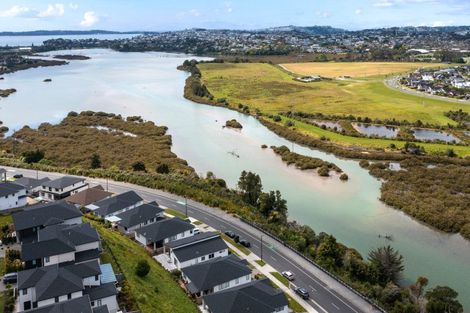 Photo of property in 138 Arran Point Parade, Orewa, 0931
