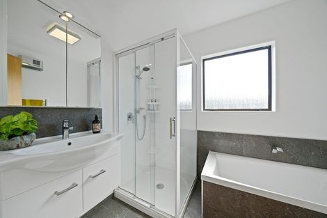 Photo of property in 56 Frobisher Street, Island Bay, Wellington, 6023