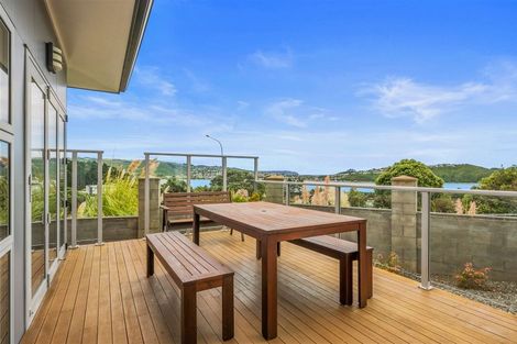 Photo of property in 1 Hollyford Place, Aotea, Porirua, 5024