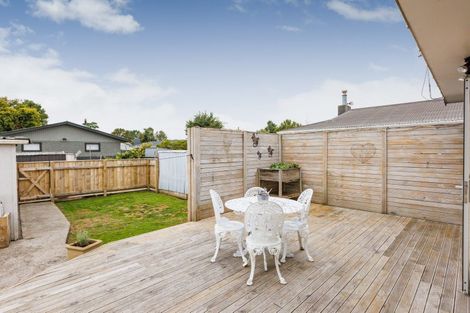 Photo of property in 17 Pinedale Parade, Milson, Palmerston North, 4414