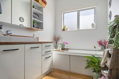 Photo of property in 43 Estuary Road, New Brighton, Christchurch, 8061