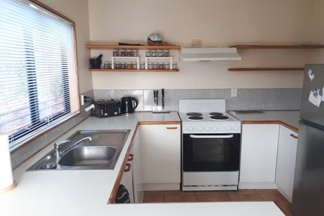 Photo of property in 1a Romulus Place, Totara Vale, Auckland, 0629