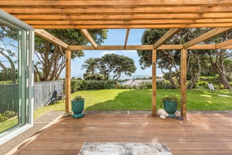 Photo of property in 137 Wellington Road, Paekakariki, 5034
