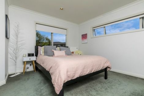 Photo of property in 2 Oscar Road, Greenhithe, Auckland, 0632