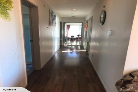 Photo of property in 103r Glengarry Road, Glen Eden, Auckland, 0602