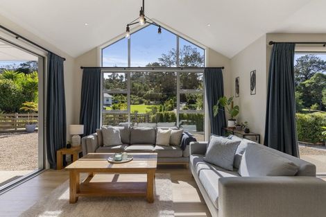 Photo of property in 5b Hobbs Road, Matakatia, Whangaparaoa, 0930