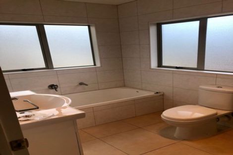 Photo of property in 25a William Souter Street, Forrest Hill, Auckland, 0620