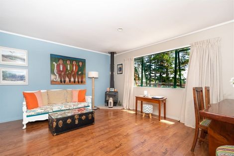 Photo of property in 137 Tawa Road, Kumeu, 0891