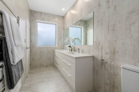 Photo of property in 98 Godfrey Drive, Orewa, 0931