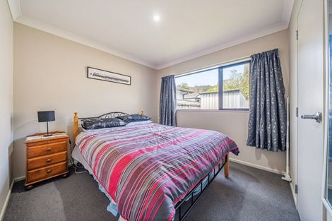 Photo of property in 5 Poppy Watts Grove, Stokes Valley, Lower Hutt, 5019