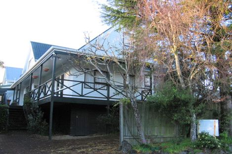 Photo of property in 2/17 Hurstbourn Priors, Goodwood Heights, Auckland, 2105