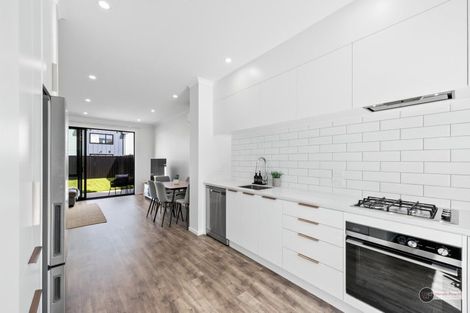 Photo of property in 33 Leo Waikari Crescent, Wallaceville, Upper Hutt, 5018