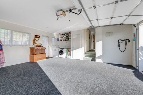 Photo of property in 72 Cabeleigh Drive, Helensville, 0800