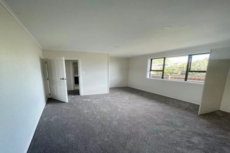 Photo of property in 128 Cobham Crescent, Kelston, Auckland, 0602