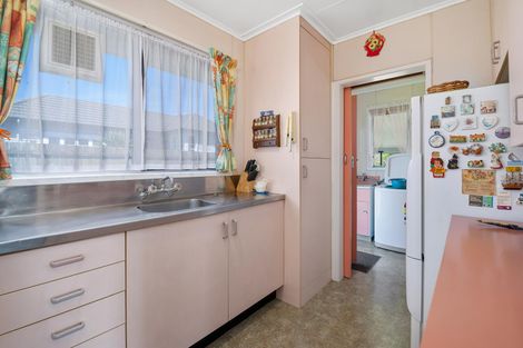 Photo of property in 2/124 Koutu Road, Kawaha Point, Rotorua, 3010