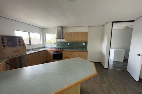 Photo of property in 25 Sandgate Avenue, Botany Downs, Auckland, 2010