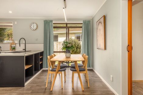 Photo of property in 10 Graham Grove, Waikanae, 5036