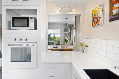 Photo of property in 8 Rhodesvale Terrace, Cashmere, Christchurch, 8022