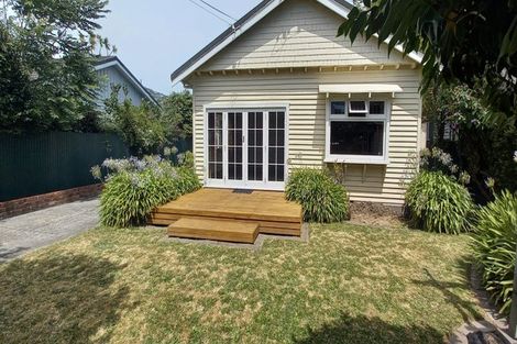 Photo of property in 60 Sandwich Road, Beckenham, Christchurch, 8023