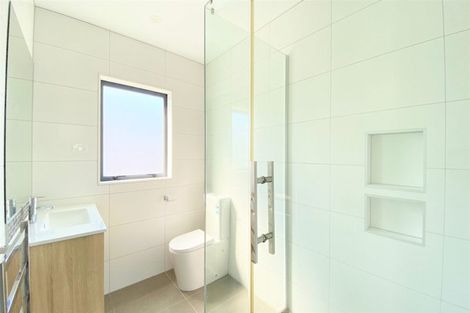 Photo of property in 28 Rakich Place, Henderson, Auckland, 0612