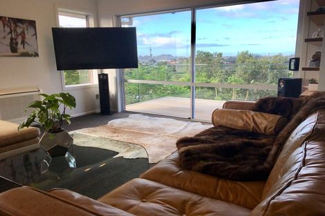 Photo of property in 85 Exmouth Road, Northcote, Auckland, 0627