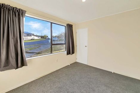 Photo of property in 5 Fenchurch Grove, Stokes Valley, Lower Hutt, 5019