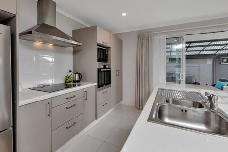 Photo of property in 6 Kamahi Place, One Tree Point, 0118