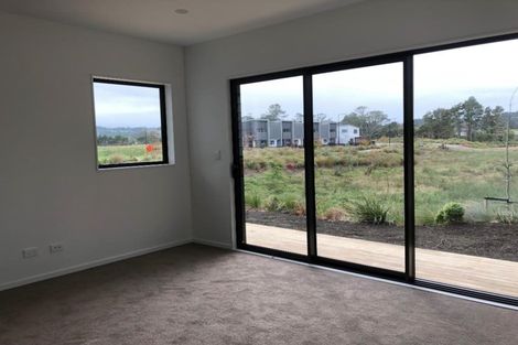 Photo of property in 30 Konoba Avenue, Kumeu, 0810