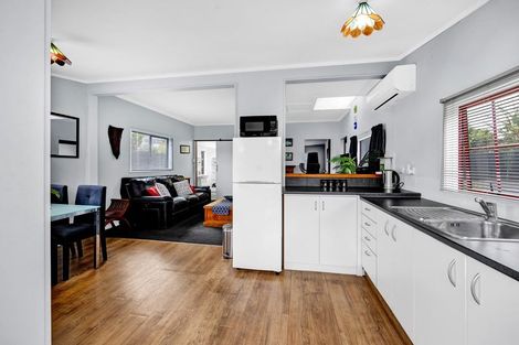 Photo of property in 11a Mace Terrace, Oakura, 4314